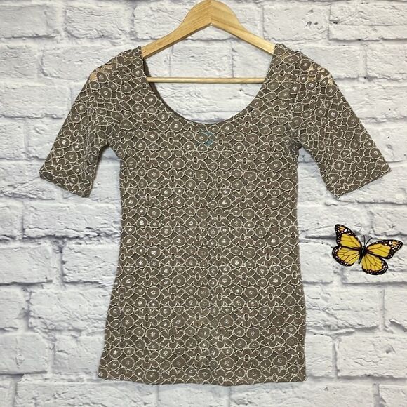 HAPPENING In The Present Half Sleeve Double Scoop Neck Size Medium. - Picture 2 of 8